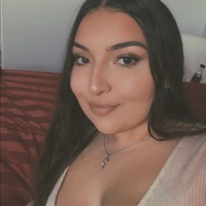 Meet your Posher, Anjelica